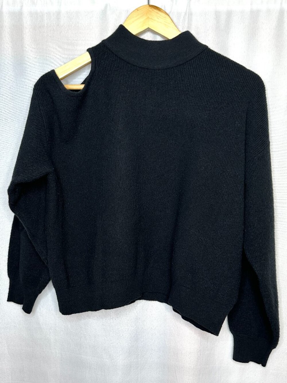 Anthropologie‎ Asymmetric Mock Neck Sweater, Large Artsy Coquette Minimalist